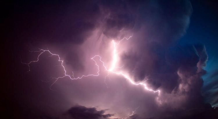 Tormentas en Francia dejan hogares sin luz, un muerto y 15 heridos