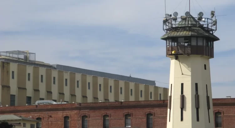 Gobernador de California busca transformar prisión de San Quentin en campus universitario para reclusos