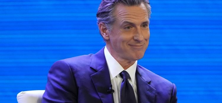 California amplía beneficios laborales y establece normativas electorales con nuevas leyes