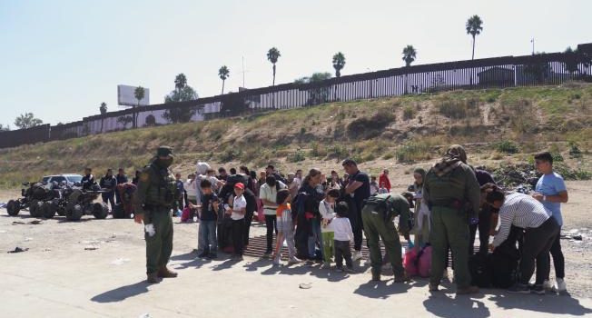 Polémica en San Diego: Liberación masiva de migrantes e inversión millonaria en un nuevo centro