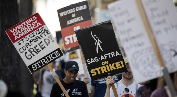 Suspensión de negociaciones entre SAG-AFTRA y estudios de Hollywood intensifica tensión laboral