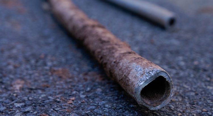 Estados Unidos propone ambiciosa reforma para reemplazar tuberías de plomo en 10 años