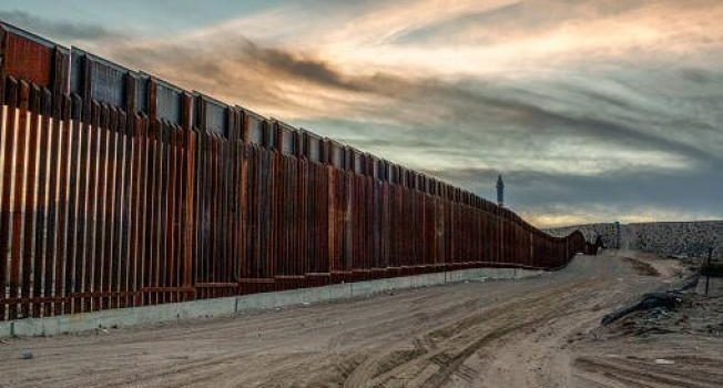 Vecinos de California alarmados por oleada de inmigrantes que atraviesan sus propiedades