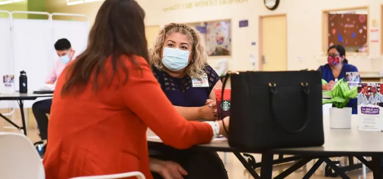 Aumentan las inscripciones en Covered California para 2024