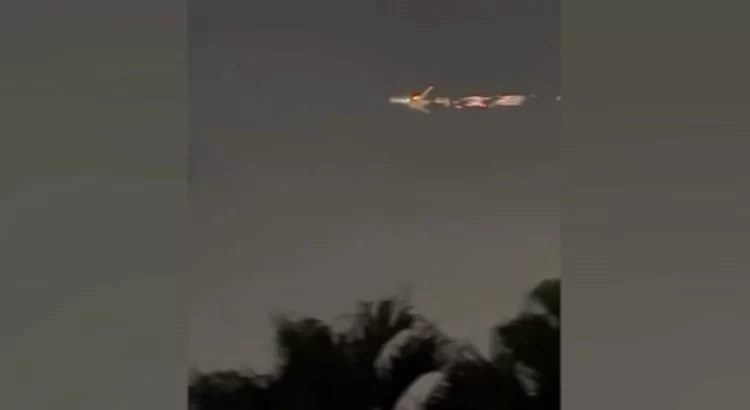 Avión de carga Boeing con motor incendiado aterriza de emergencia en Miami