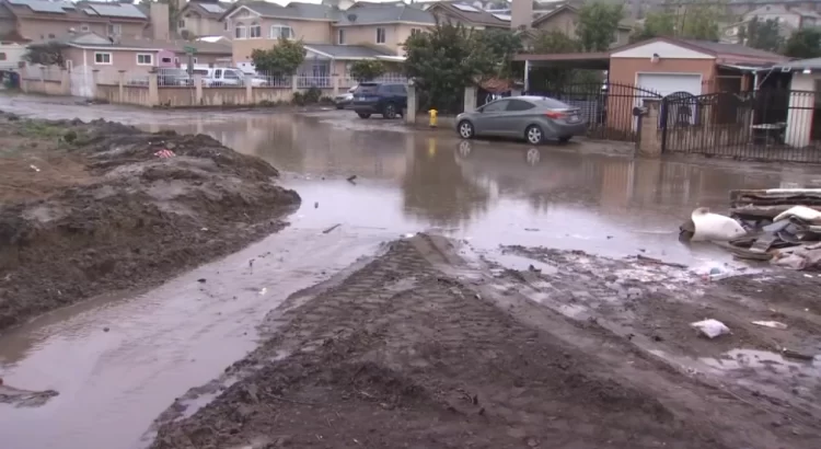 Biden declara estado de desastre mayor en California tras tormentas e inundaciones