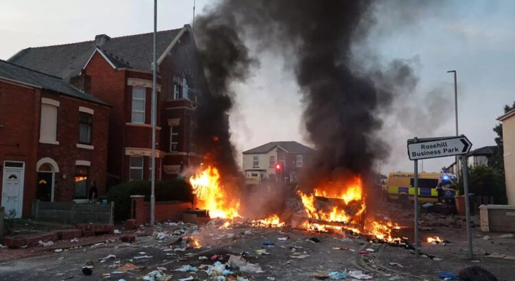 Tragedia en Southport desencadena disturbios y protestas en el Reino Unido