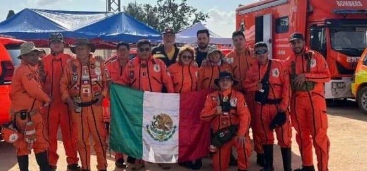 Brigada Topos Azteca recibe ovación en Valencia por su labor de rescate