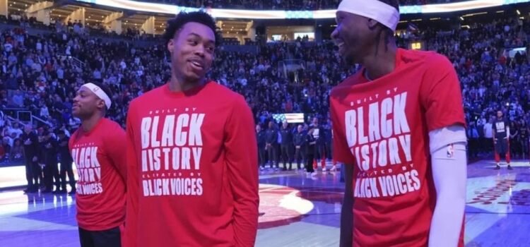 Abuchean el himno de Estados Unidos durante un partido de NBA
