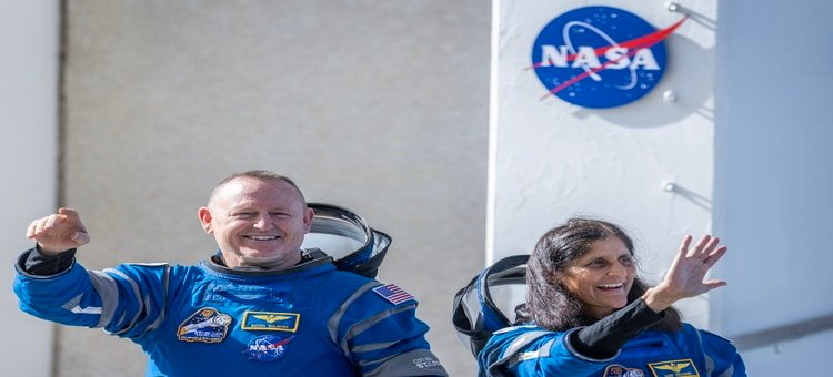Astronautas amerizan en el Golfo de México tras nueve meses en el espacio