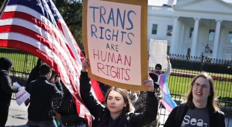 Trump demanda a Maine por participación de atletas transgénero en deportes femeninos