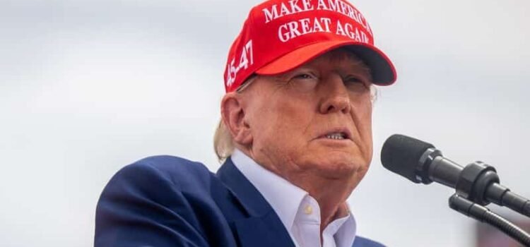 Trump habla en español para explicar su lema MAGA