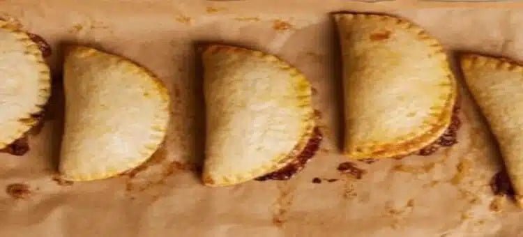 Mujer envenena a 40 presuntos criminales con empanadas en Haití Mujer envenena a 40 presuntos criminales con empanadas en Haití