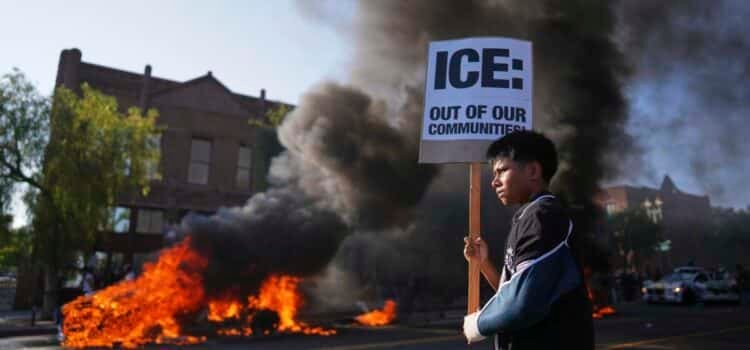 Critican a funcionaria de California por parecer pedir a pandillas intervenir en redadas migratorias