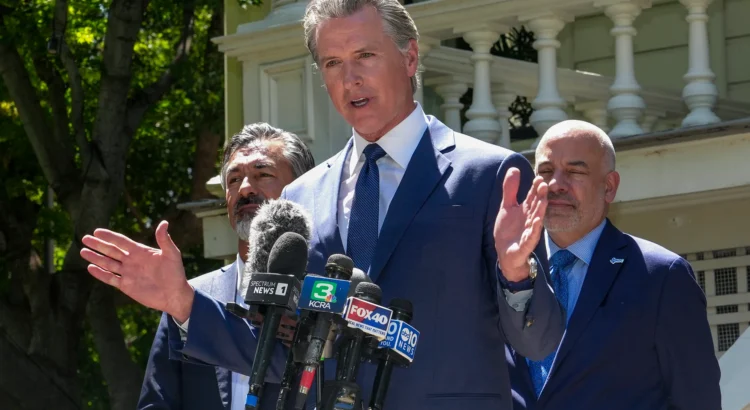 El gobernador Gavin Newsom dice que California debe contrarrestar los esfuerzos del Partido Republicano para rediseñar los mapas del Congreso.