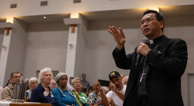 Líderes religiosos lanzan iniciativa para acompañar a inmigrantes a tribunales en medio de la represión de Trump