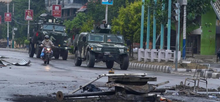 Soldados mantienen a Nepal bajo toque de queda, luego del derrocamiento de su primer ministro