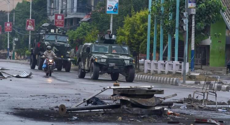 Soldados mantienen a Nepal bajo toque de queda, luego del derrocamiento de su primer ministro