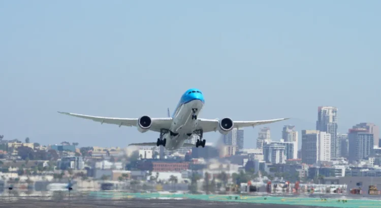 El último vuelo directo a Europa desde San Diego se suspenderá durante varios meses