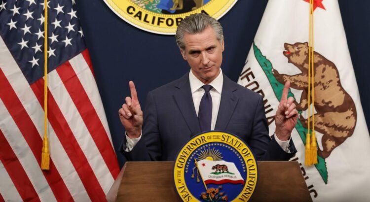 Sondeos en California apuntan a victoria del plan de Newsom para un nuevo mapa electoral